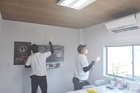 チタニア散布中